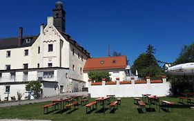 Schloss Weichs zu Regensburg mit 1-2Schlafzimmer Parkplatz Internet 60qm Zentrum
